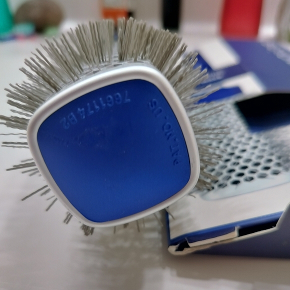 Bio ionic bioionic bluewave square blow dry brush round nanoionic large size - Picture 4 of 5